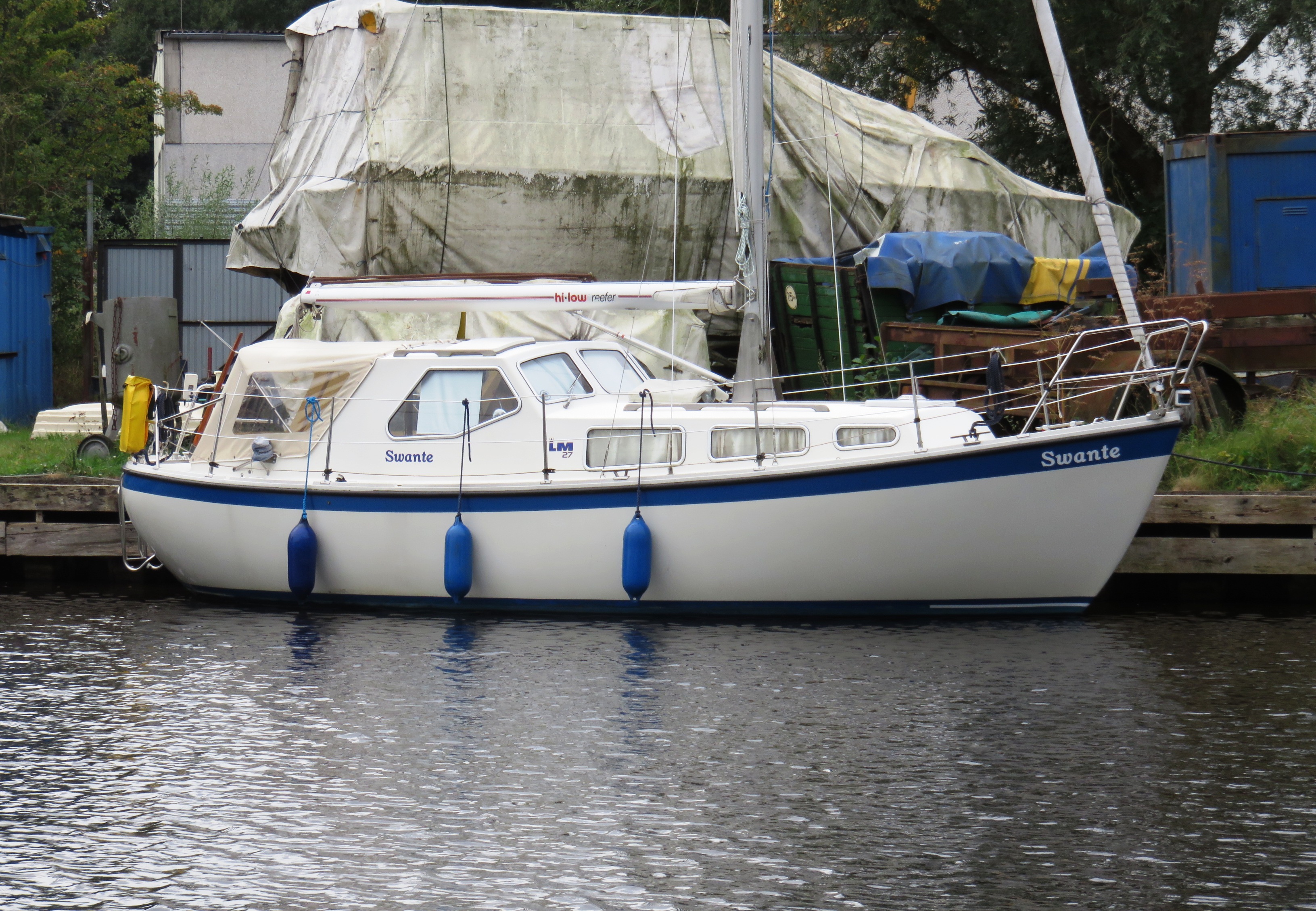 LM 27 motorsailer with pilothouse under way