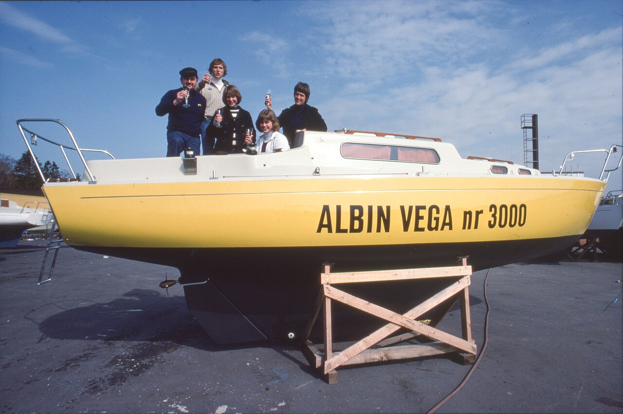 Albin Vega 27 product photo