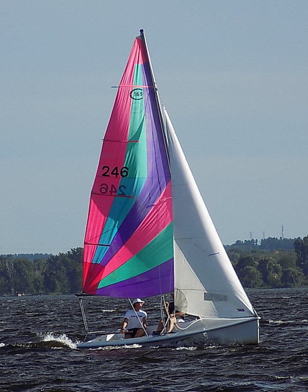 Catalina 16.5 product photo